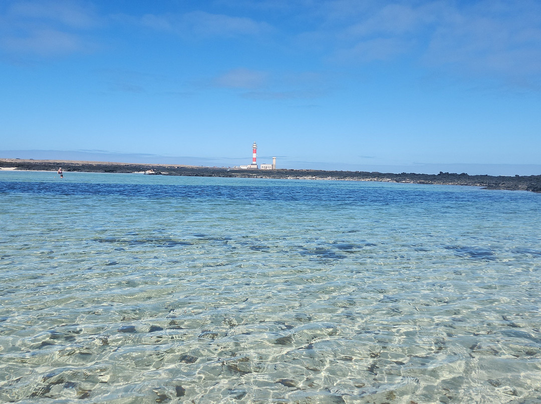 Playa de Los Charcos景点图片
