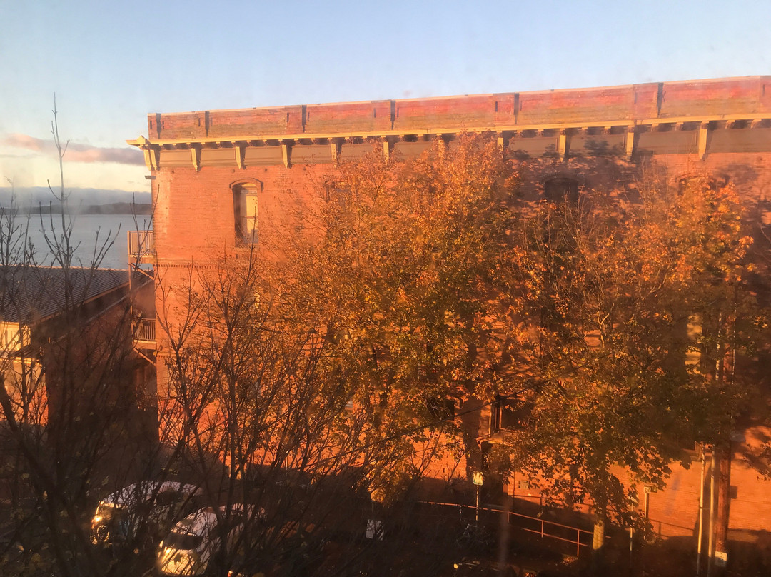 The Waterstreet Hotel主图