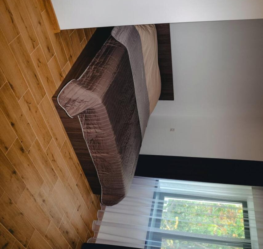 Four Rooms Apartments