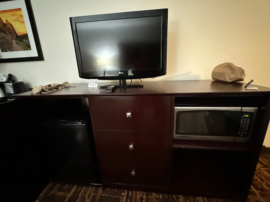 伍德伯恩拉昆塔套房酒店主图