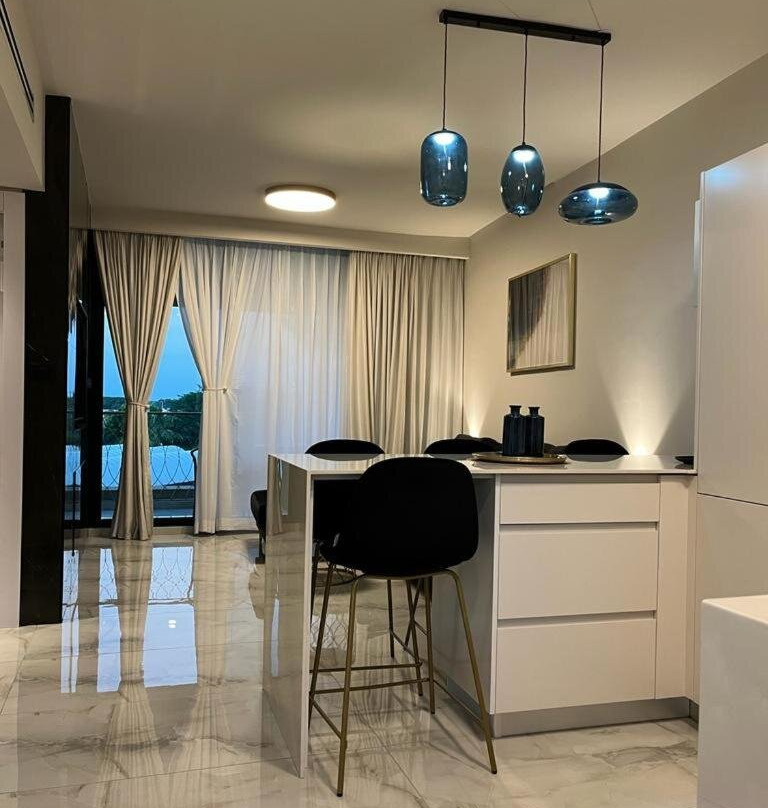Liz Suite