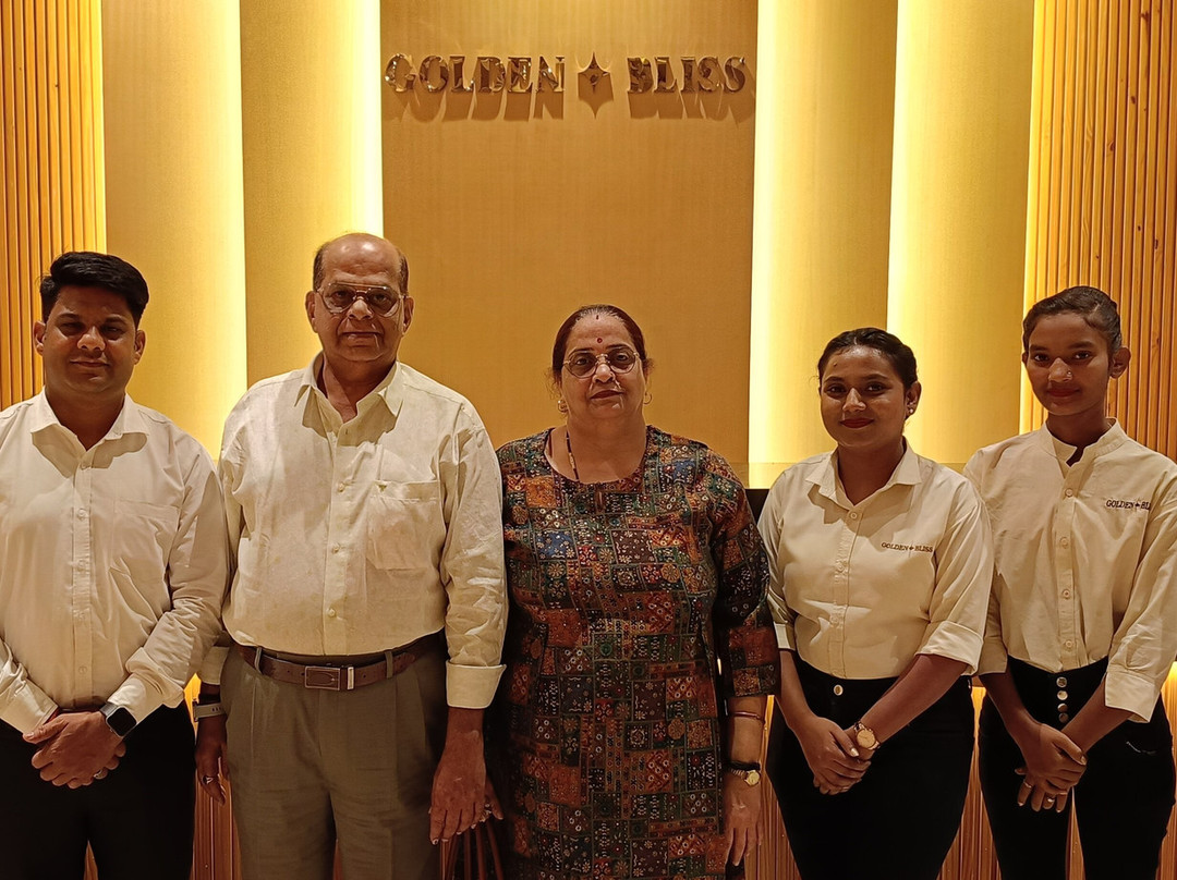 Treebo Tryst Golden Bliss Trimurti Nagar Square主图