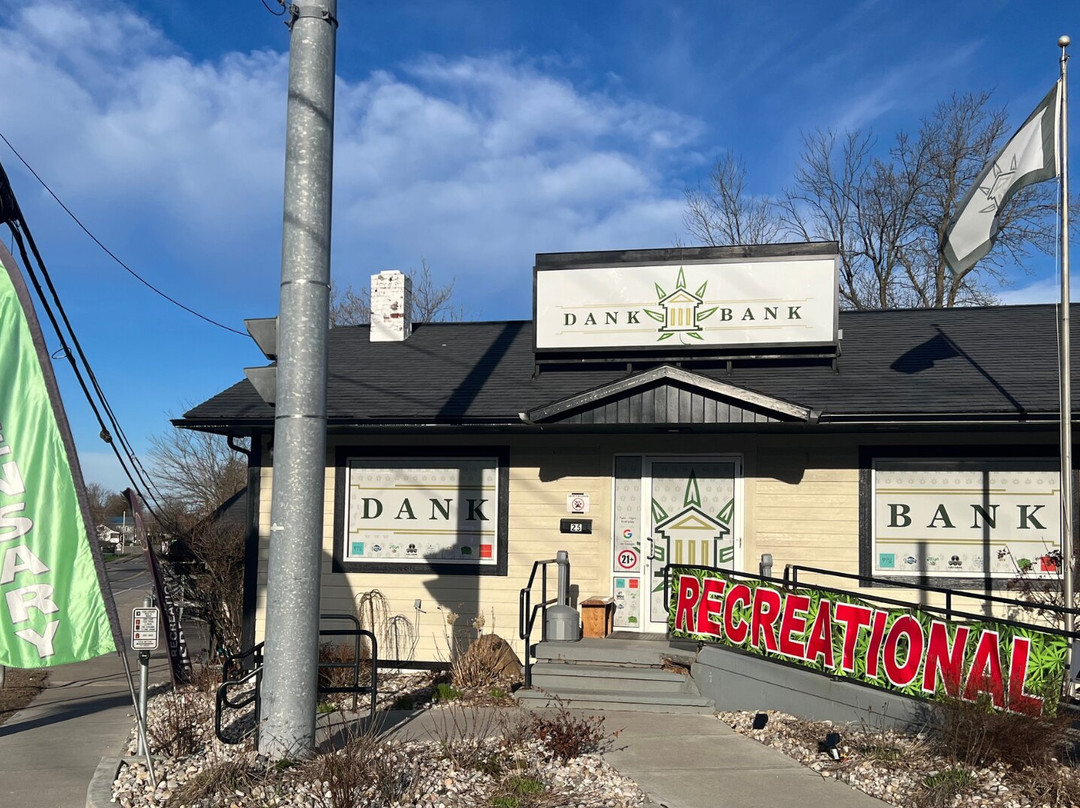 Dank Bank-Fort Covington必去景点