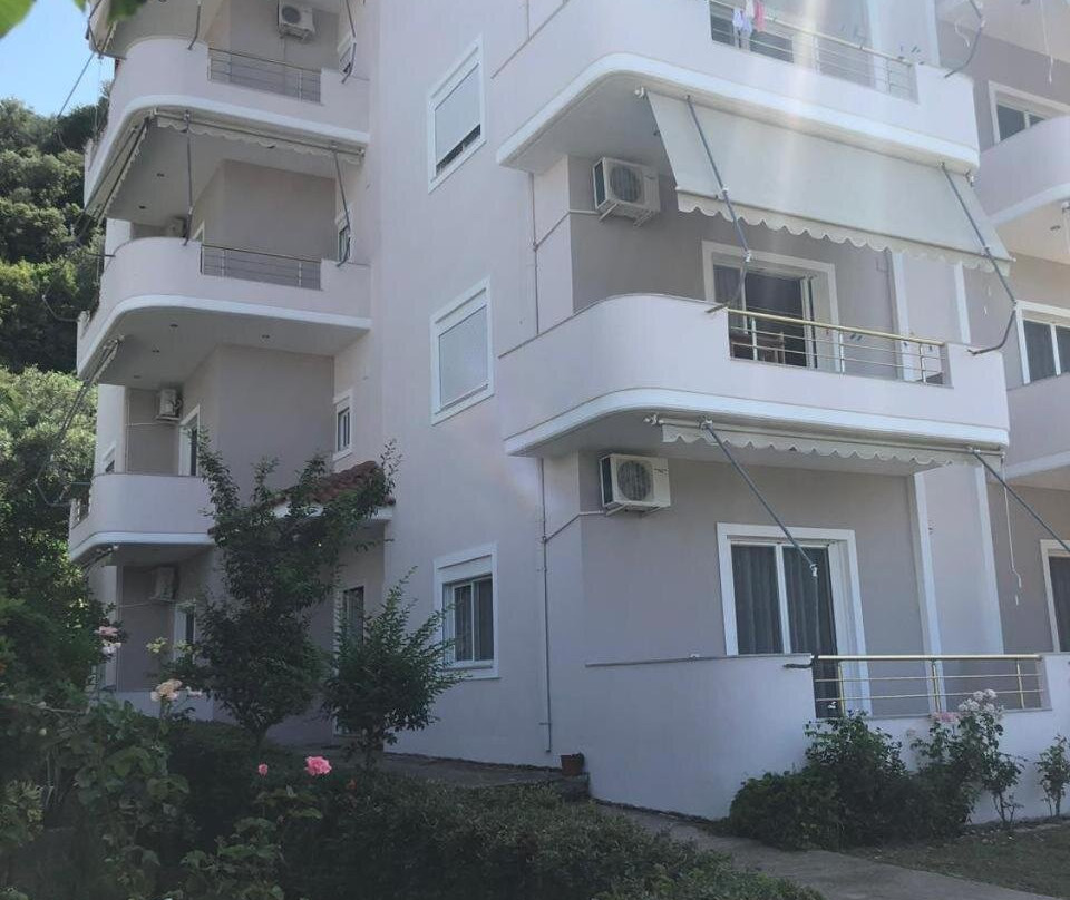 Hermes Apartments Borsh