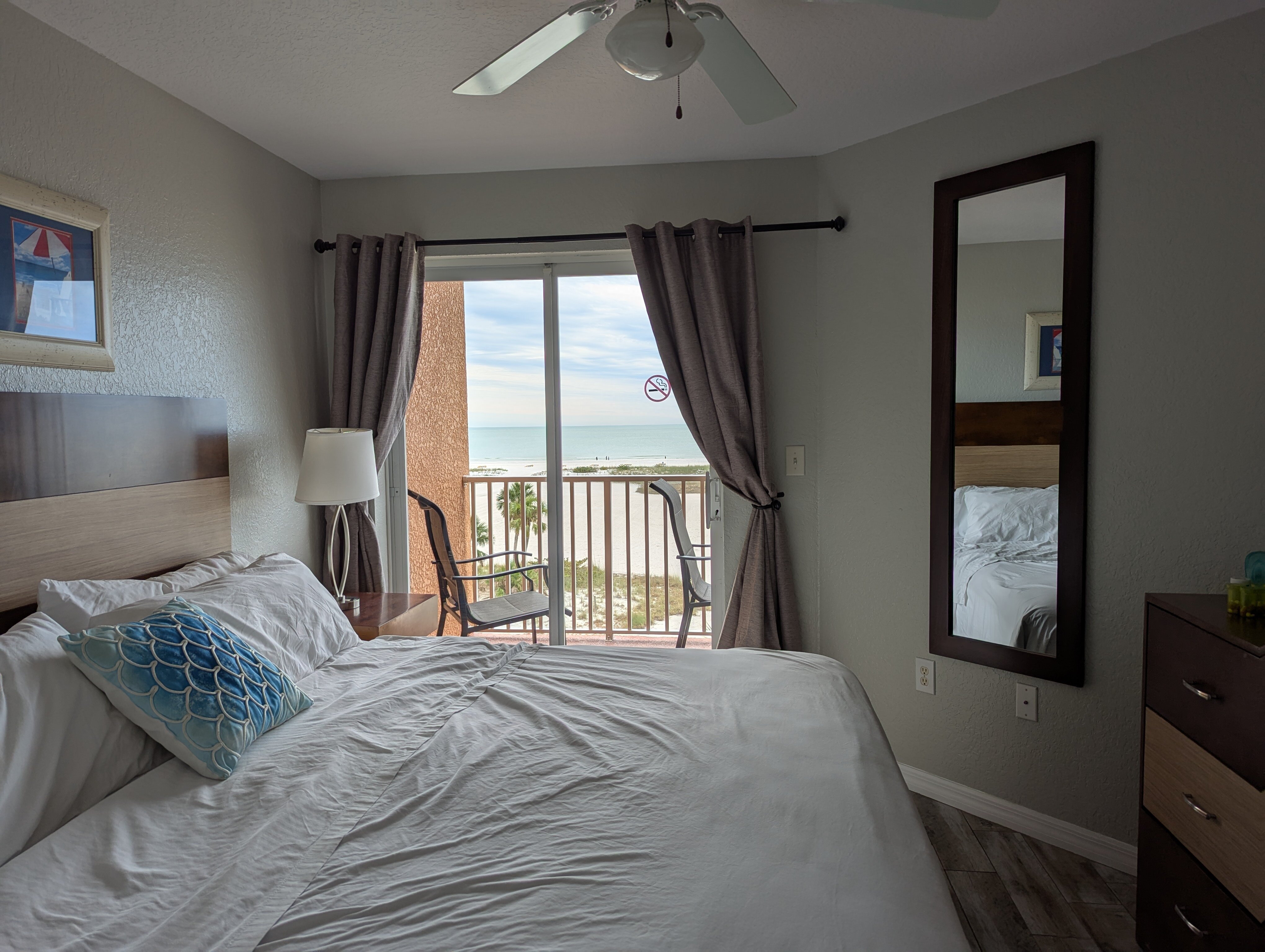 冲浪海滩度假酒店-客卧