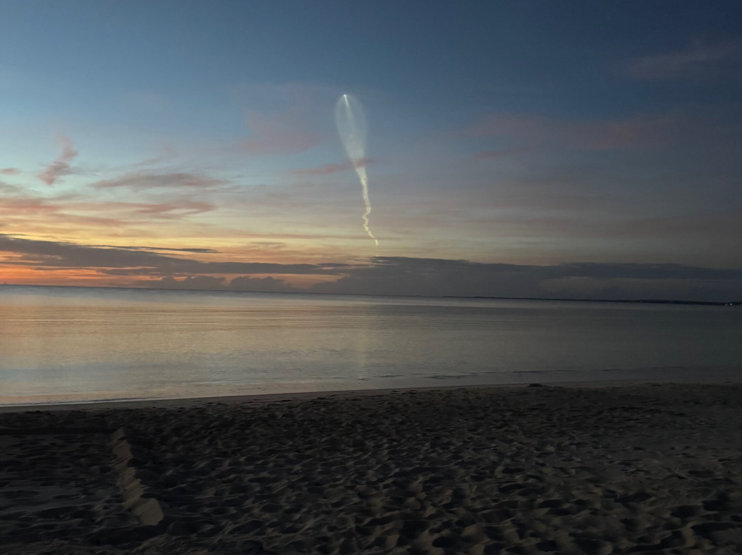 Rollezz Villas Beach Resort主图