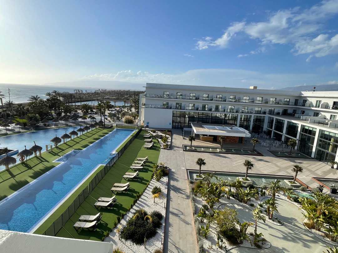 Cabogata Beach Hotel主图