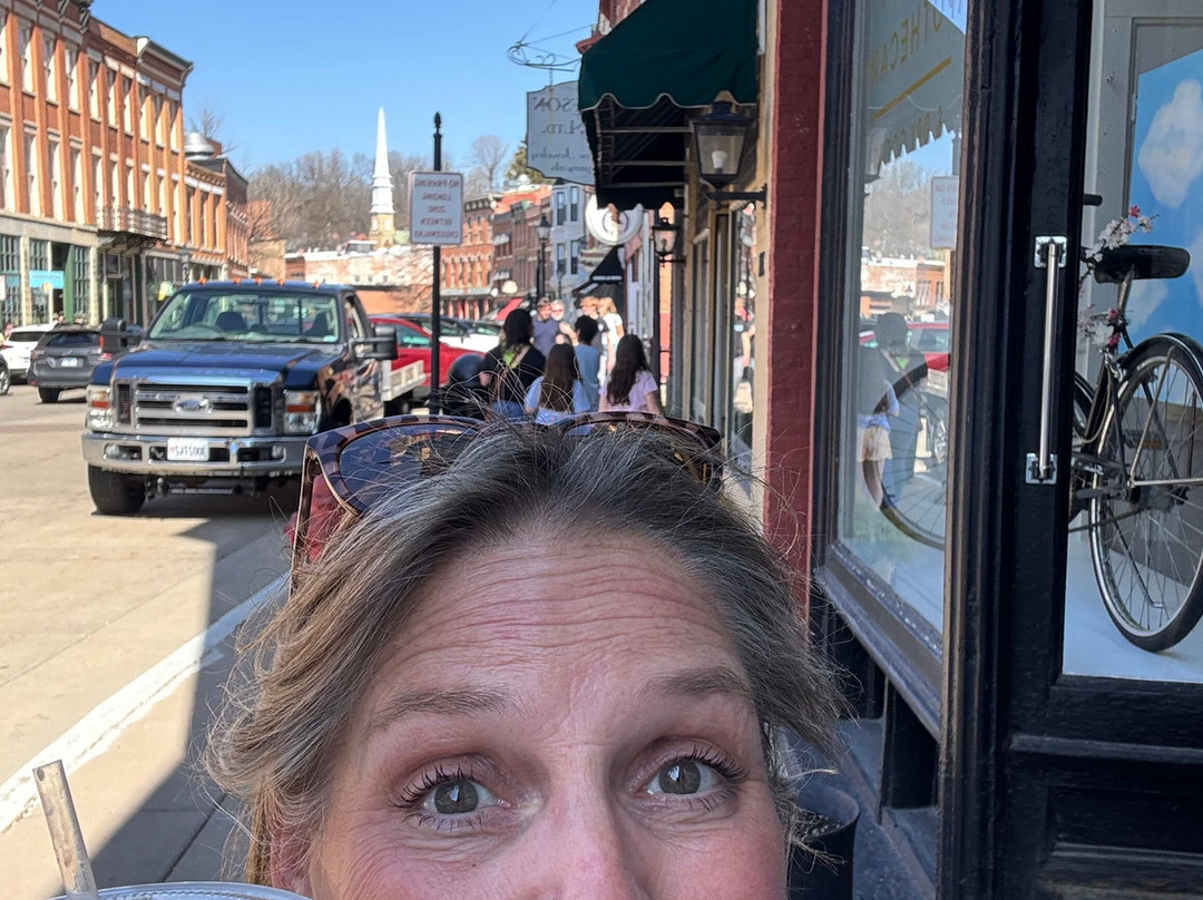 Psychic Medium Chris McBrien-加利纳必去景点