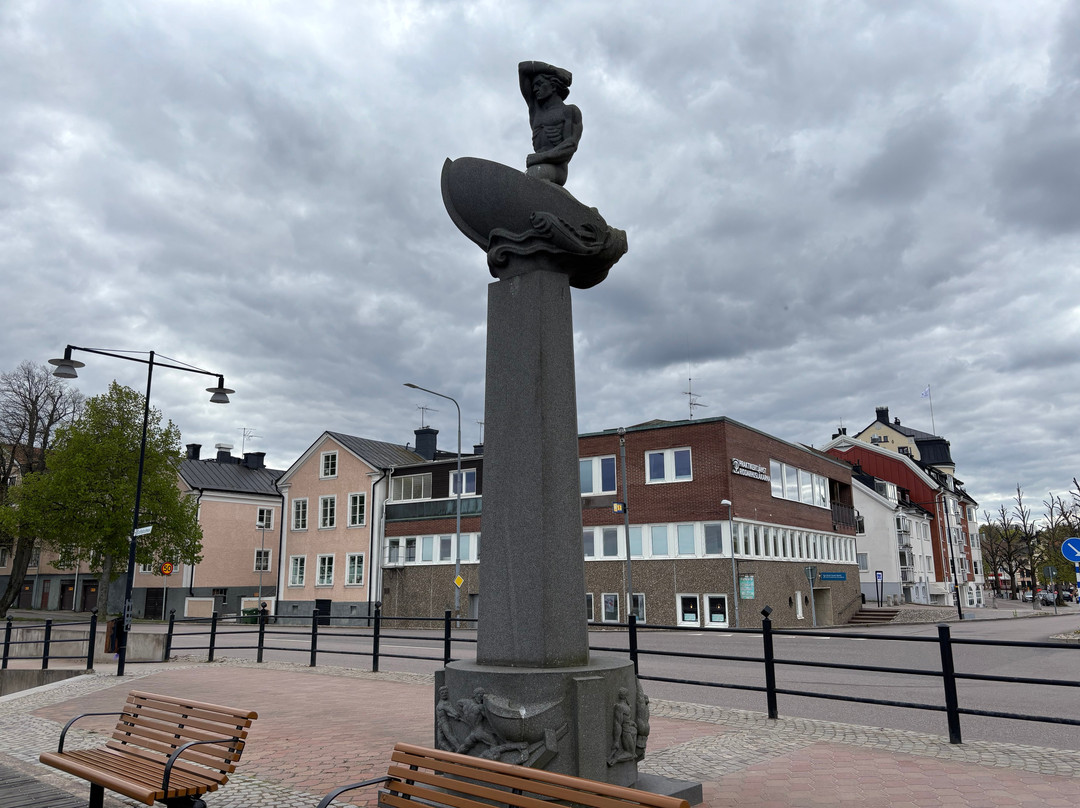 Statyn ''spejande Sjömannen''
