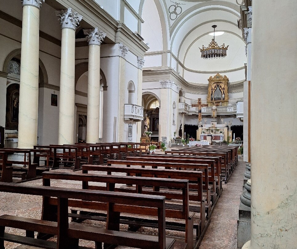 Collegiata dei Santi Michele e Giuliano-菲奥伦蒂诺堡必去景点