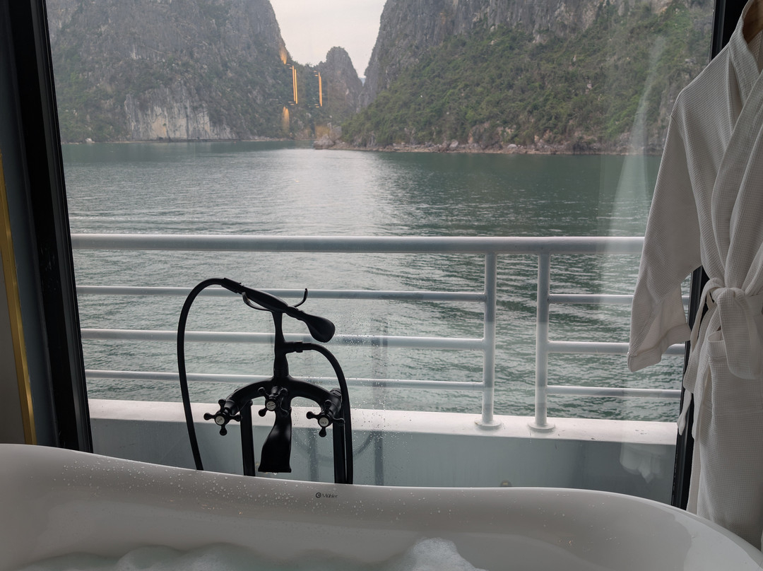 Catherine Cruises景点图片