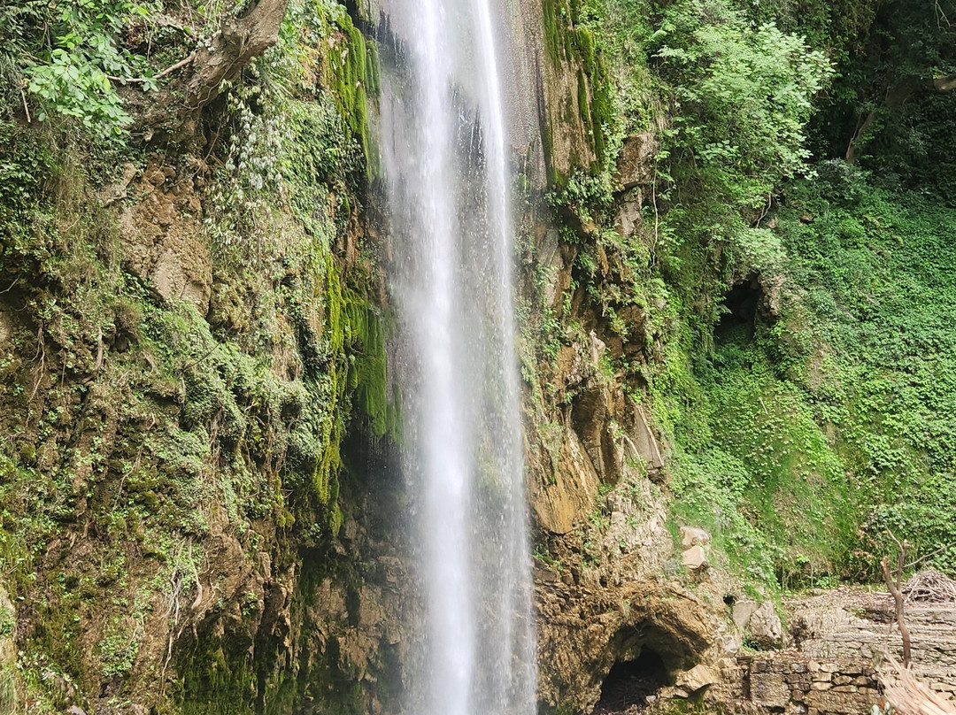 Budher Caves景点图片