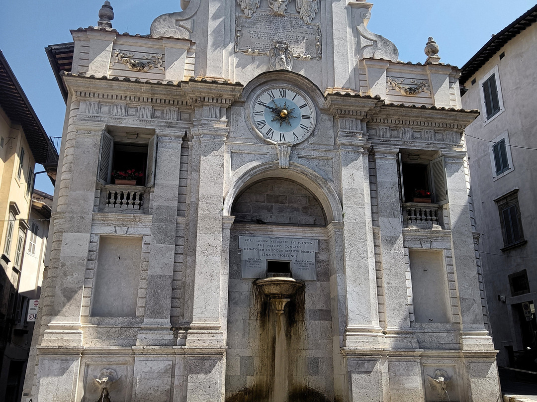 Fontana di Piazza del Mercato-斯波莱托必去景点
