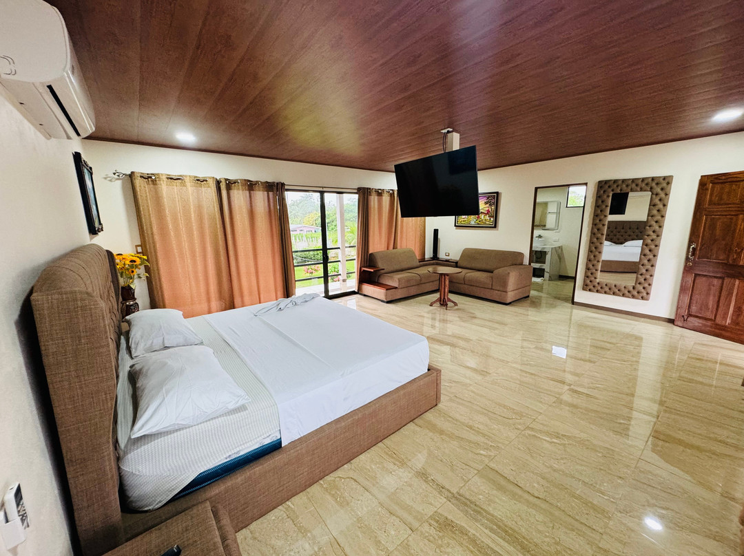 Los Angeles Hotel & Resort
