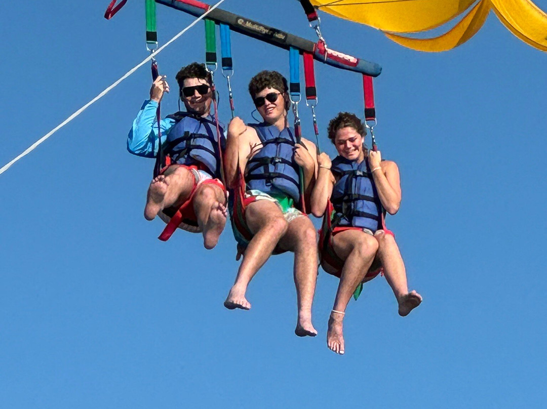 Gators Parasail-马德拉海滩必去景点