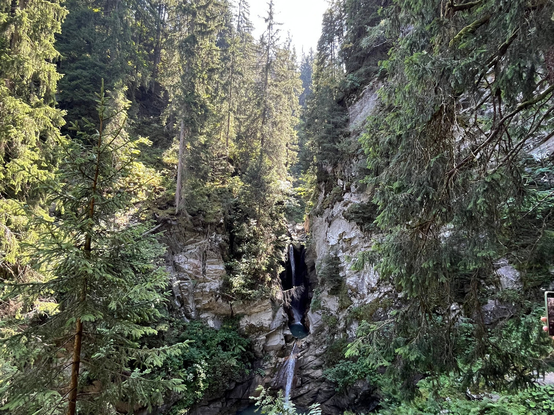 Cascade de la Belle Au Bois-梅杰夫必去景点