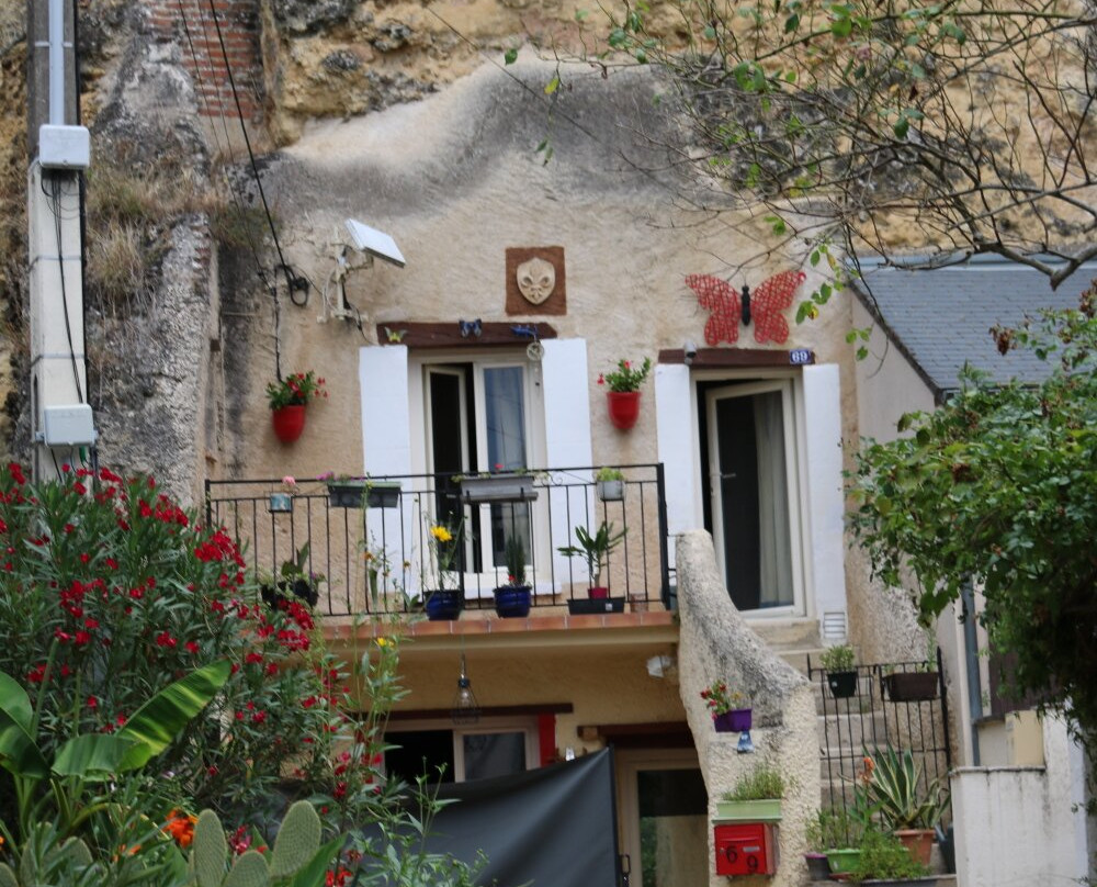 Place Michel Debré-昂布瓦斯必去景点