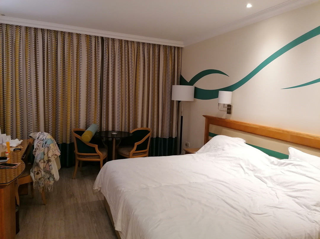 珊瑚海滩度假酒店主图