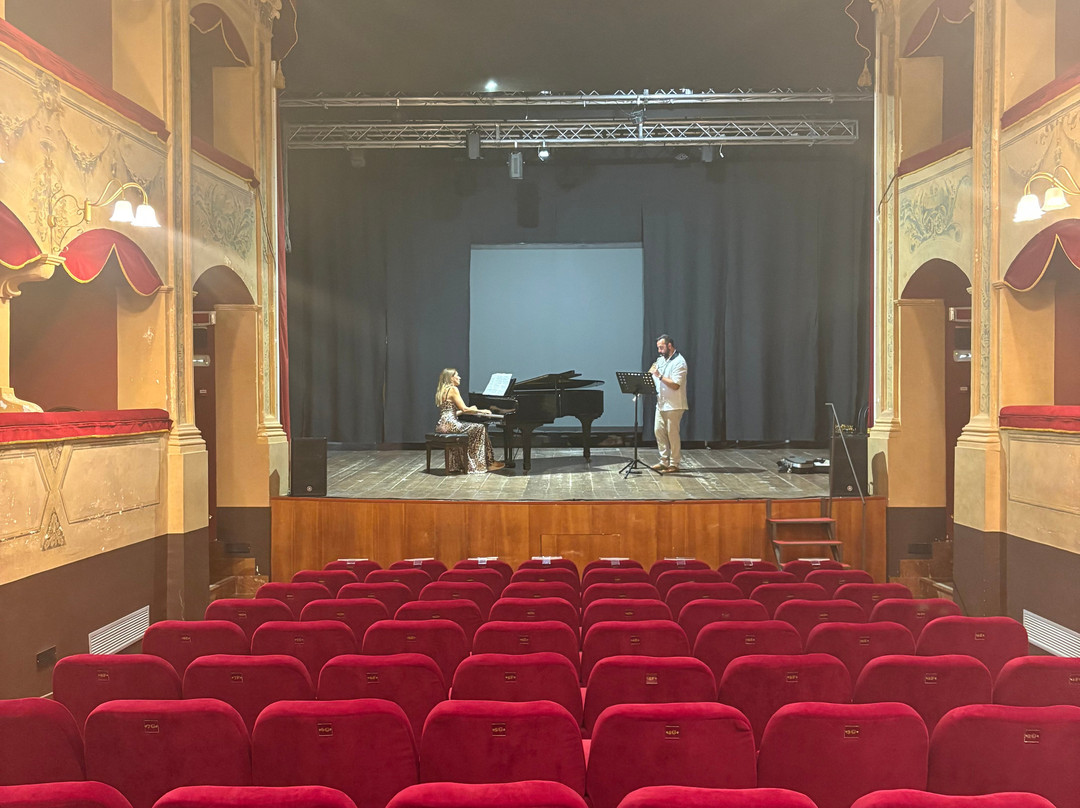 Teatro Comunale S. Cicero-切法卢必去景点