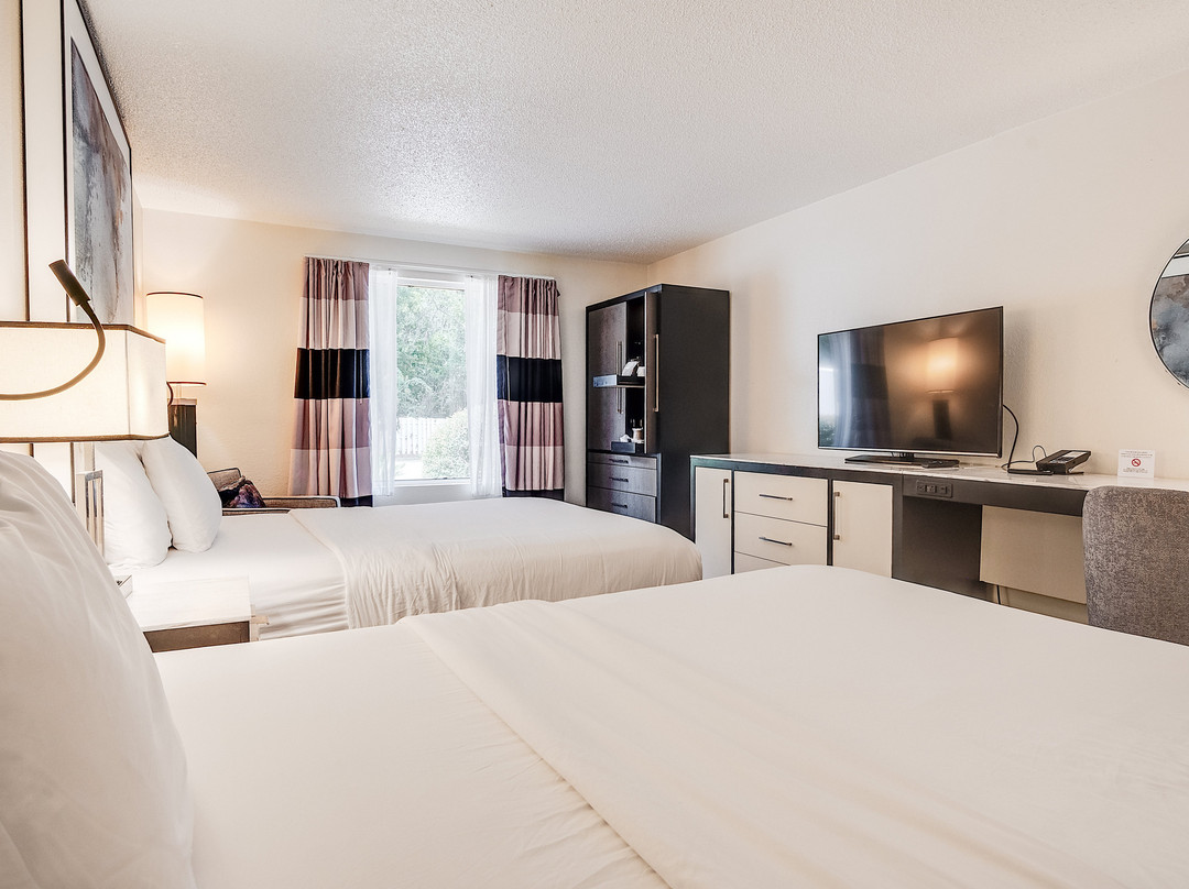 Cottonwood Suites Savannah Hotel & Conference Center