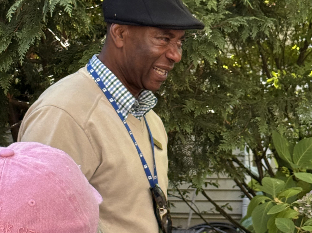 Your Cab  Van Tours & Charters-哈利法克斯必去景点