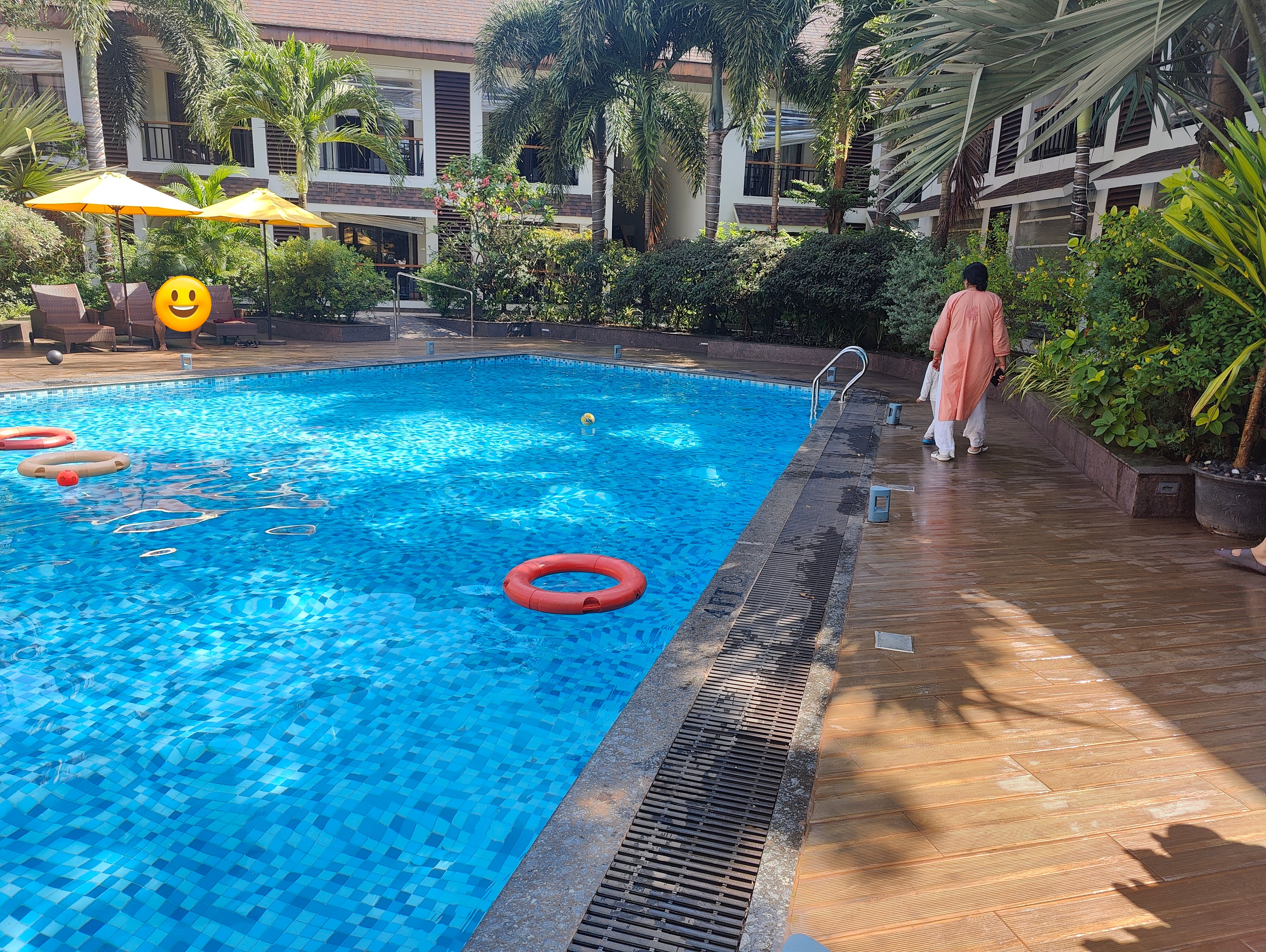 Sobit Sarovar Portico-泳池