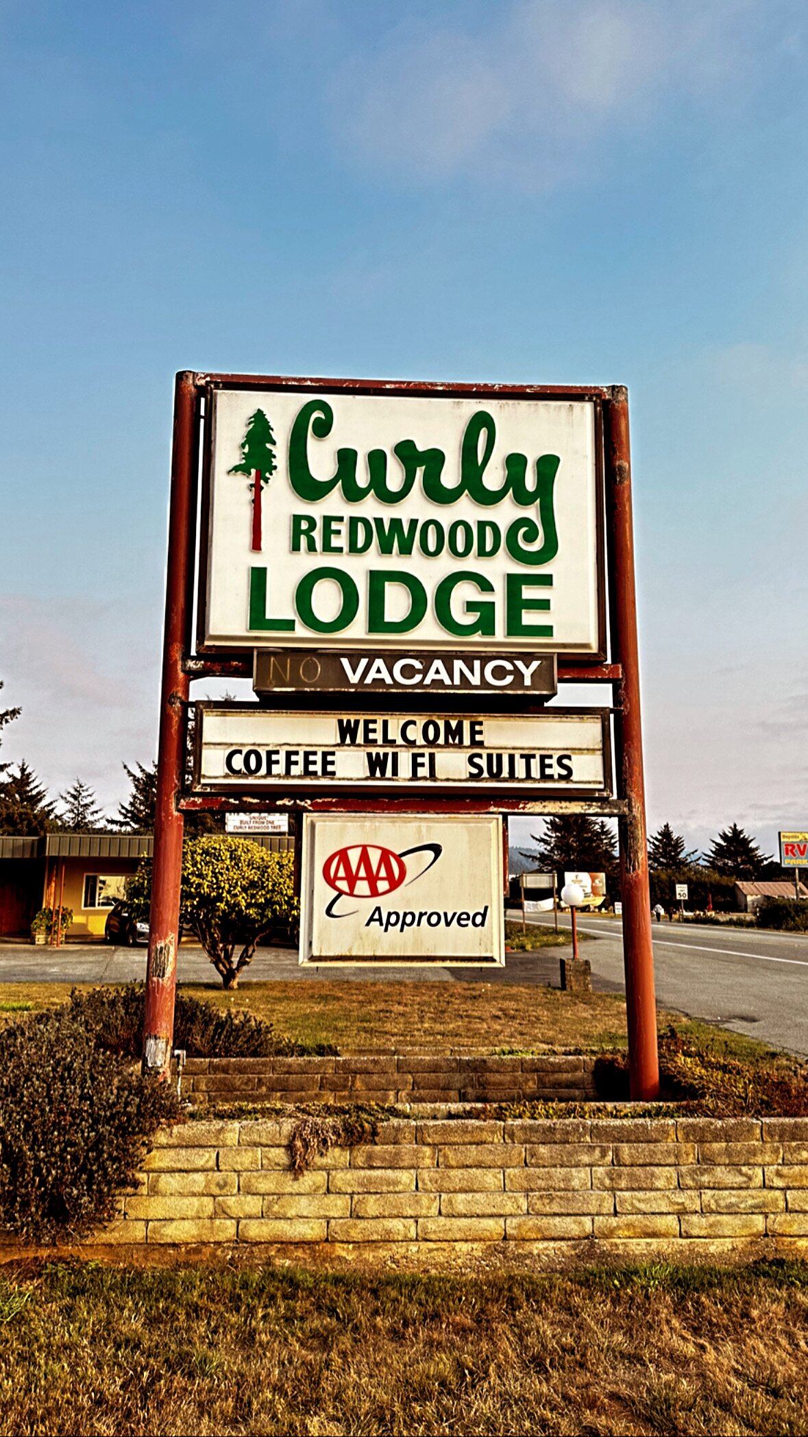 Curly Redwood Lodge-官方
