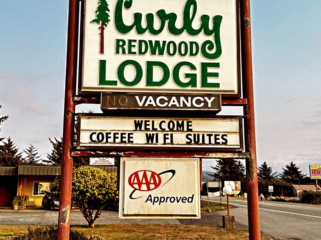 Curly Redwood Lodge主图