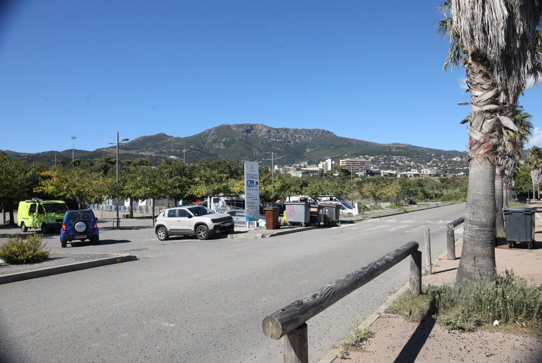 Plage de l'Arinella-Bastia必去景点