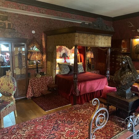 魔力城堡酒店主图