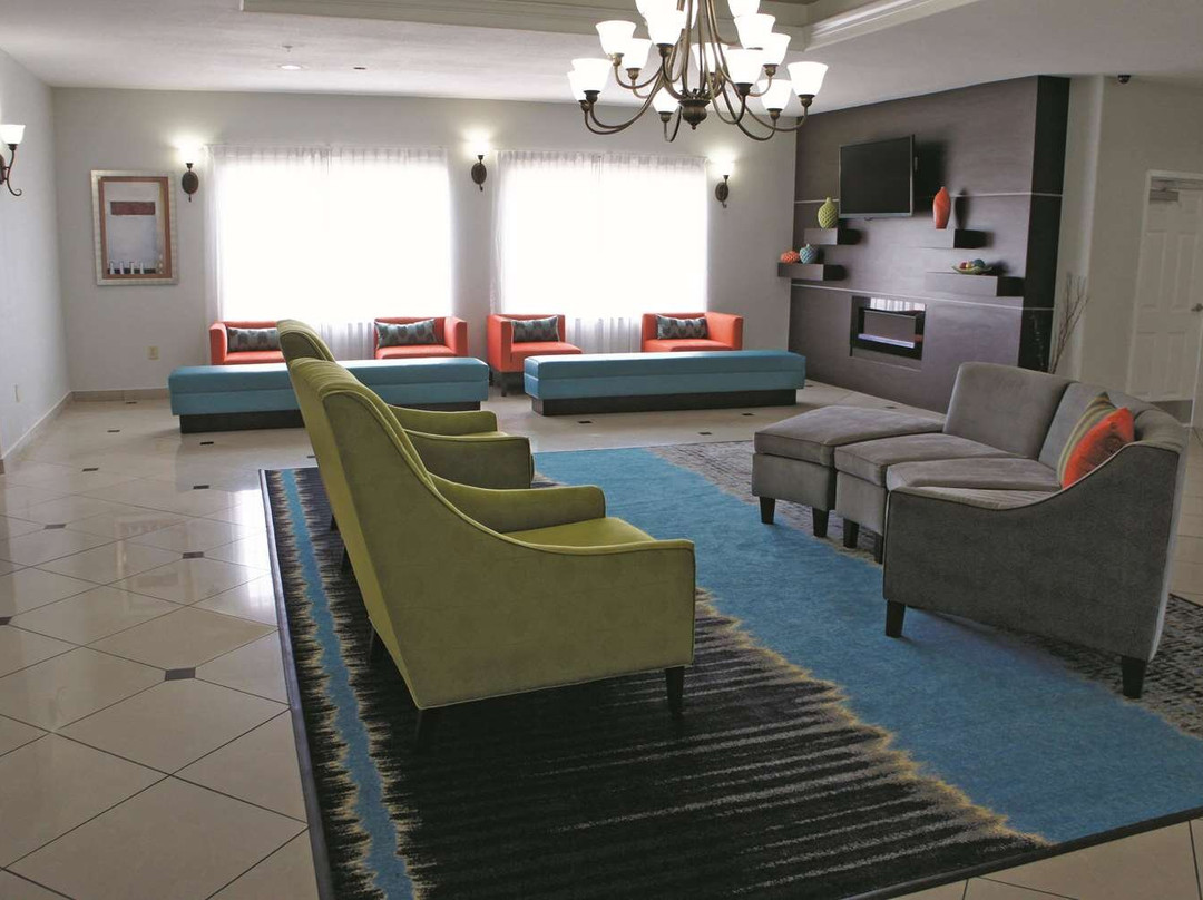 奥兰治拉金塔旅馆&套房酒店