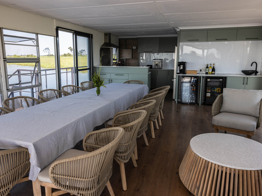 Okavango Houseboats-奥卡万戈三角洲必去景点