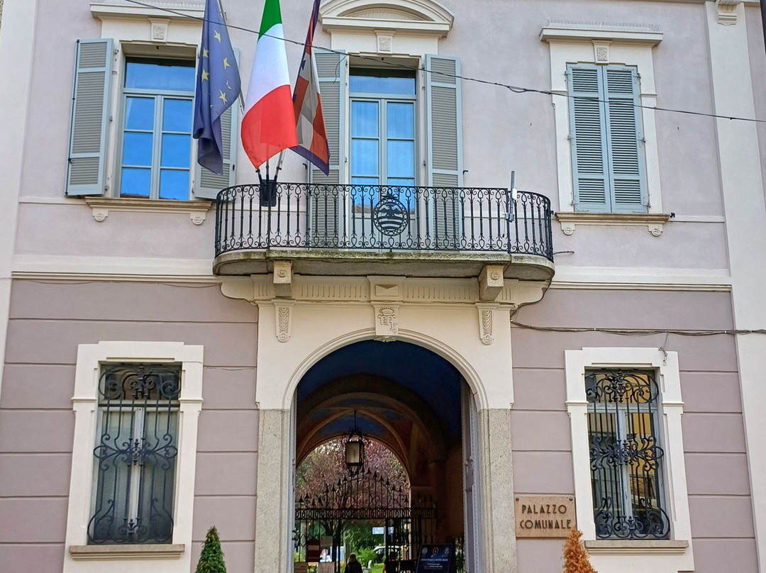 Palazzo Ferrari-Gozzano必去景点