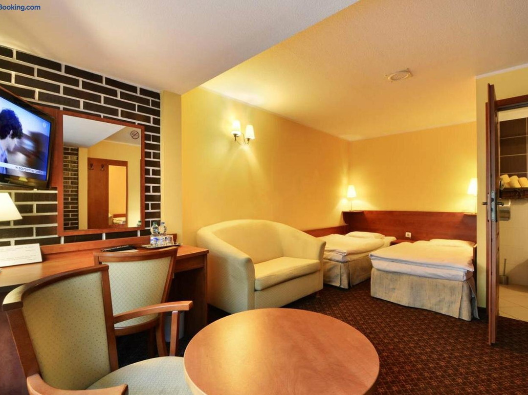 Suchy Las酒店住宿-Hotel Restauracja Tajemniczy Ogrod