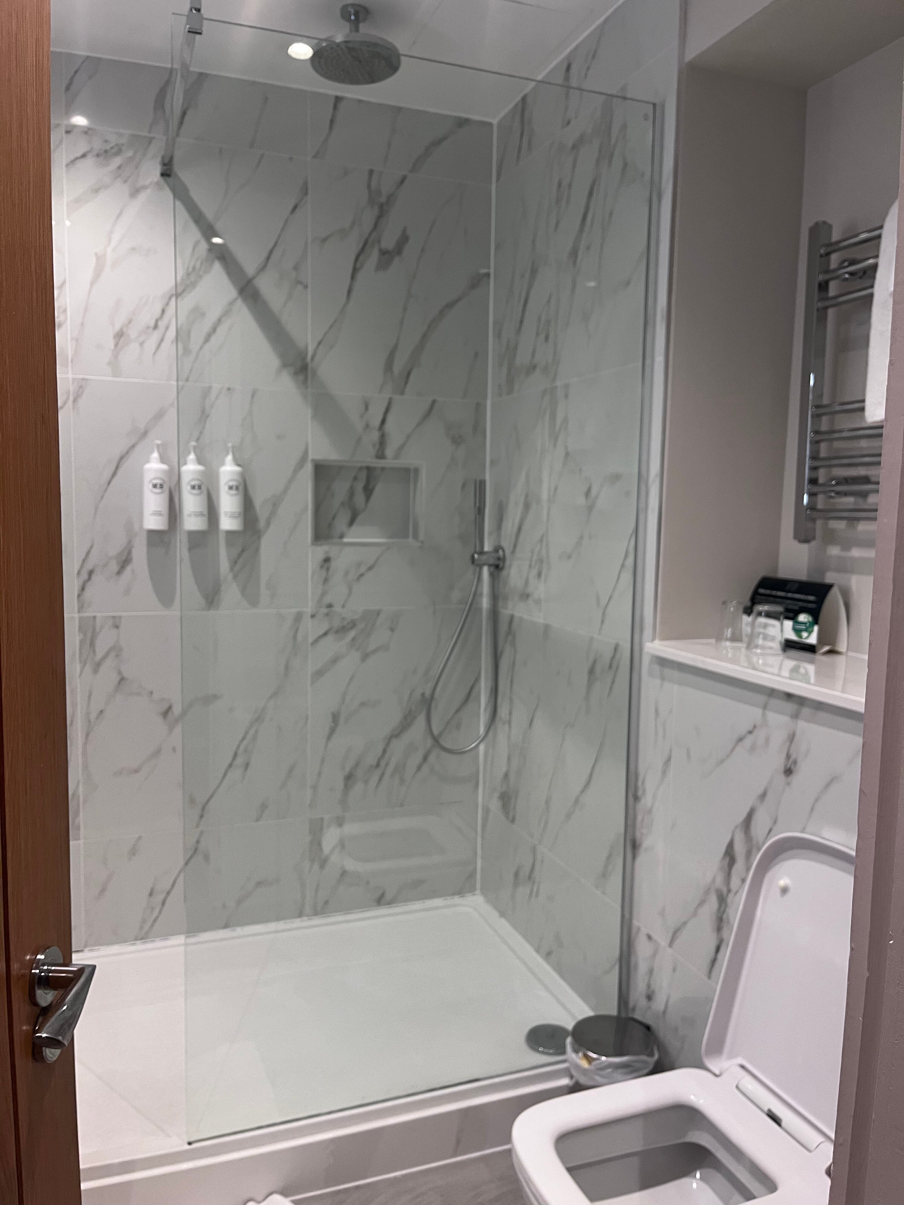 Carden Park Hotel-浴室