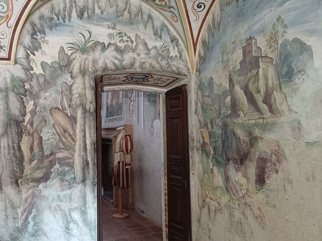 Palazzi del 500 e del 700 di Villa Litta-拉伊纳泰必去景点