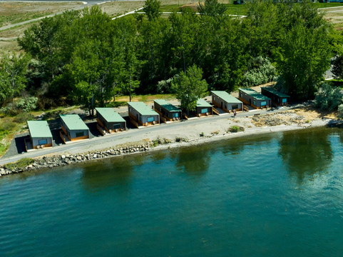 River Lodge and Cabins主图