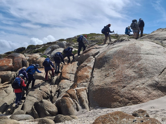 Bay of Fires Signature Walk by Tasmanian Walking Company-威廉山国家公园必去景点