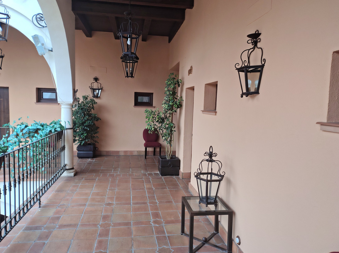 蒙嘉庄园酒店主图