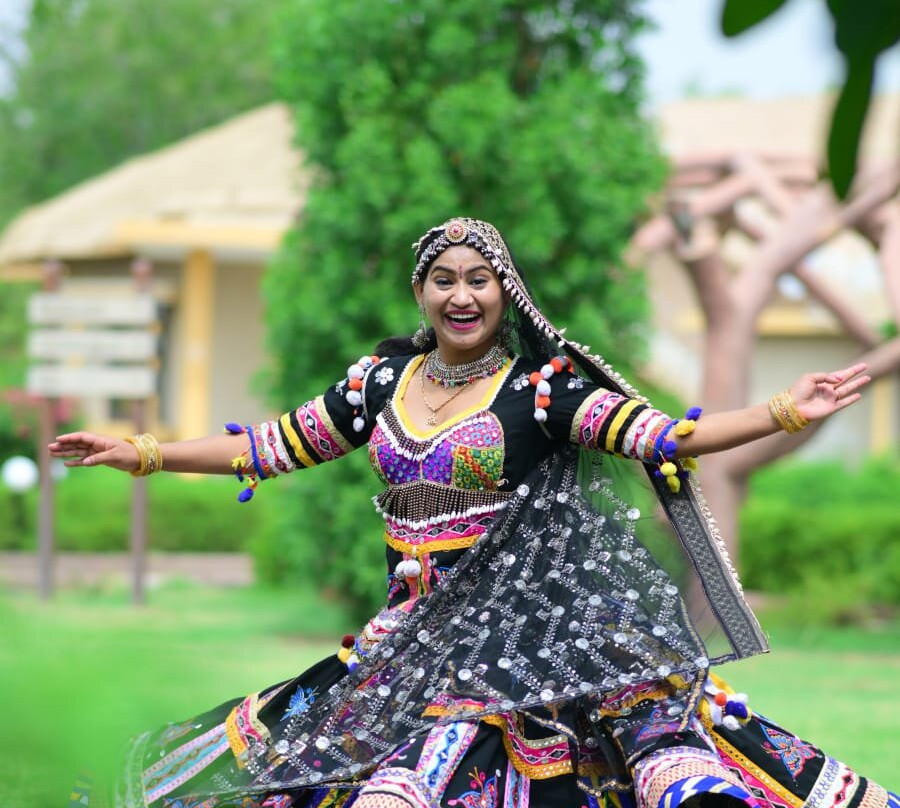 鲜红公园施里普里亚酒店主图