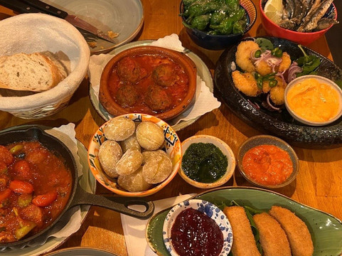 Mediterráneo Tapas Bar & Mediterranes Restaurant