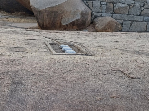 Hemakuta Hill Temple Complex-亨比必去景点