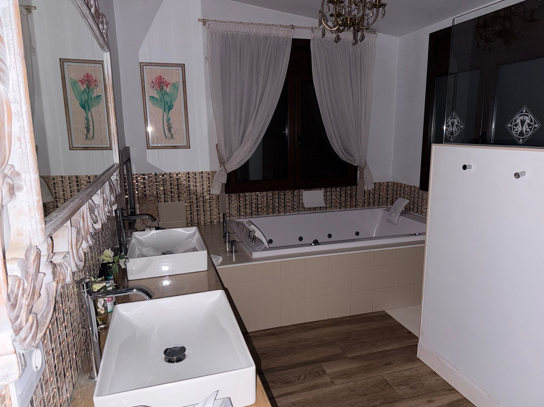 马德雷马尼亚角落酒店 - 限成人主图