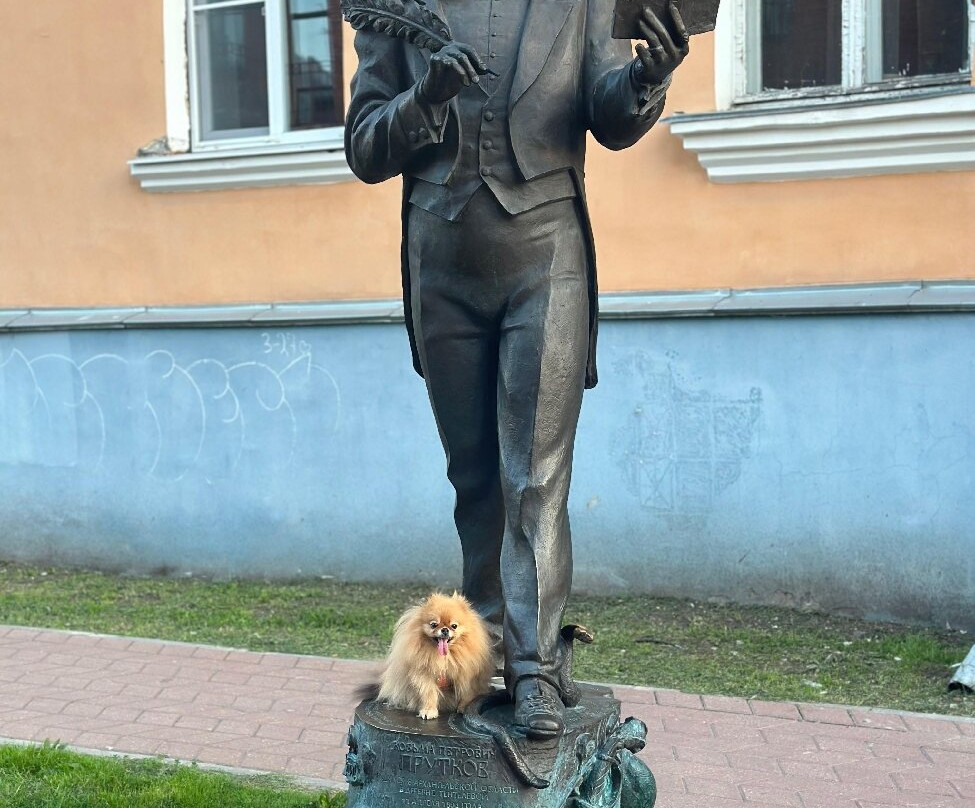 Kozma Prutkov Statue-阿尔汉格尔斯克必去景点