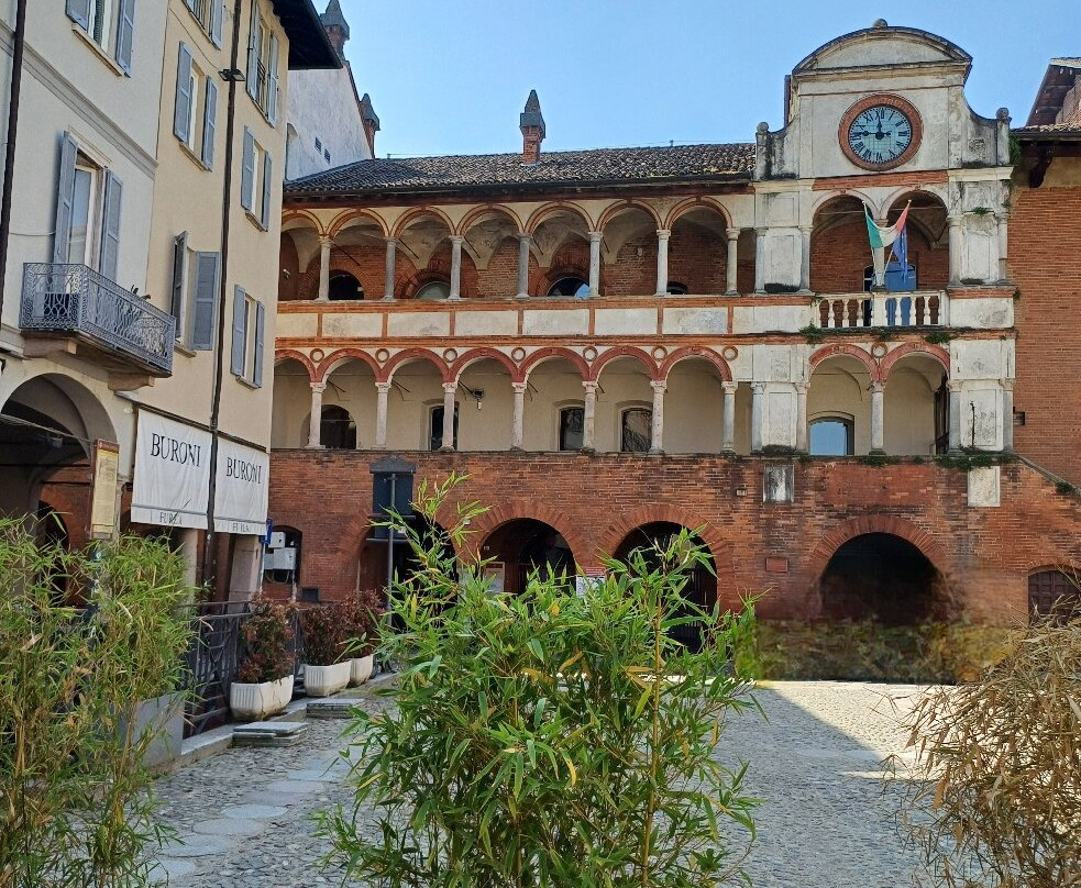 Palazzo Broletto-帕维亚必去景点