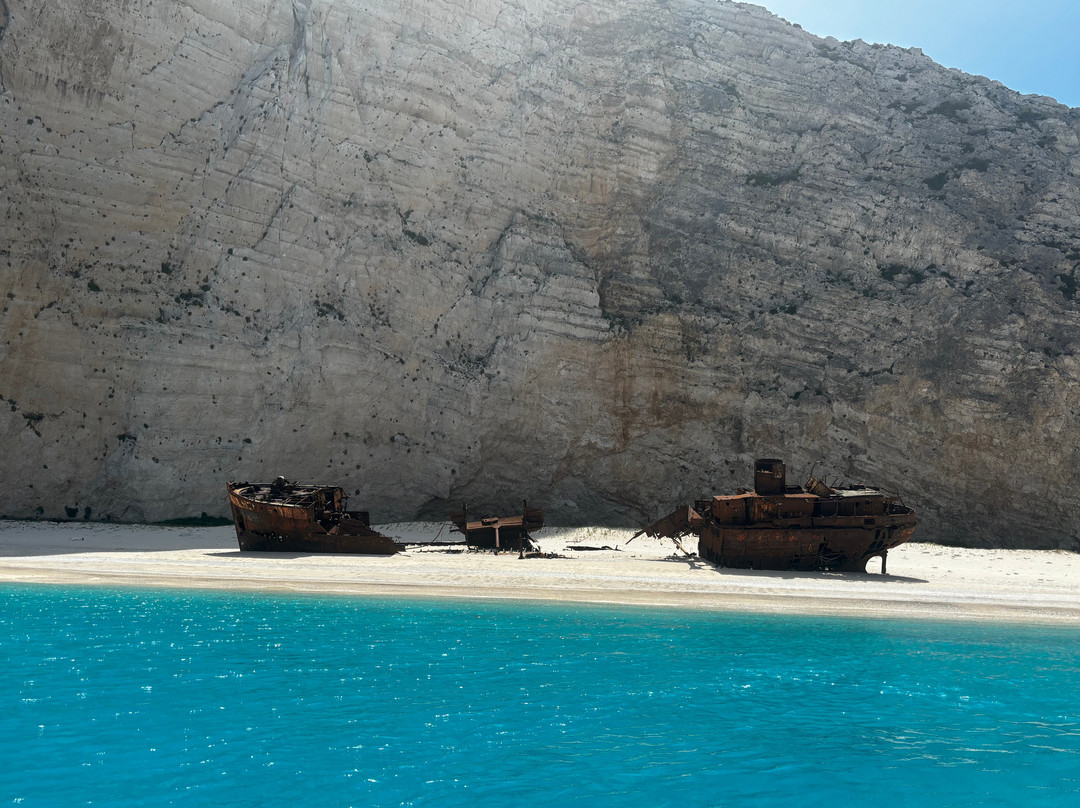 Shipwreck Boat Rentals by Nicol-Anafonitria必去景点
