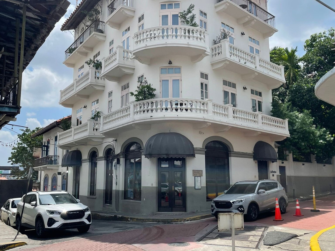 拉斯克雷芒提纳酒店主图