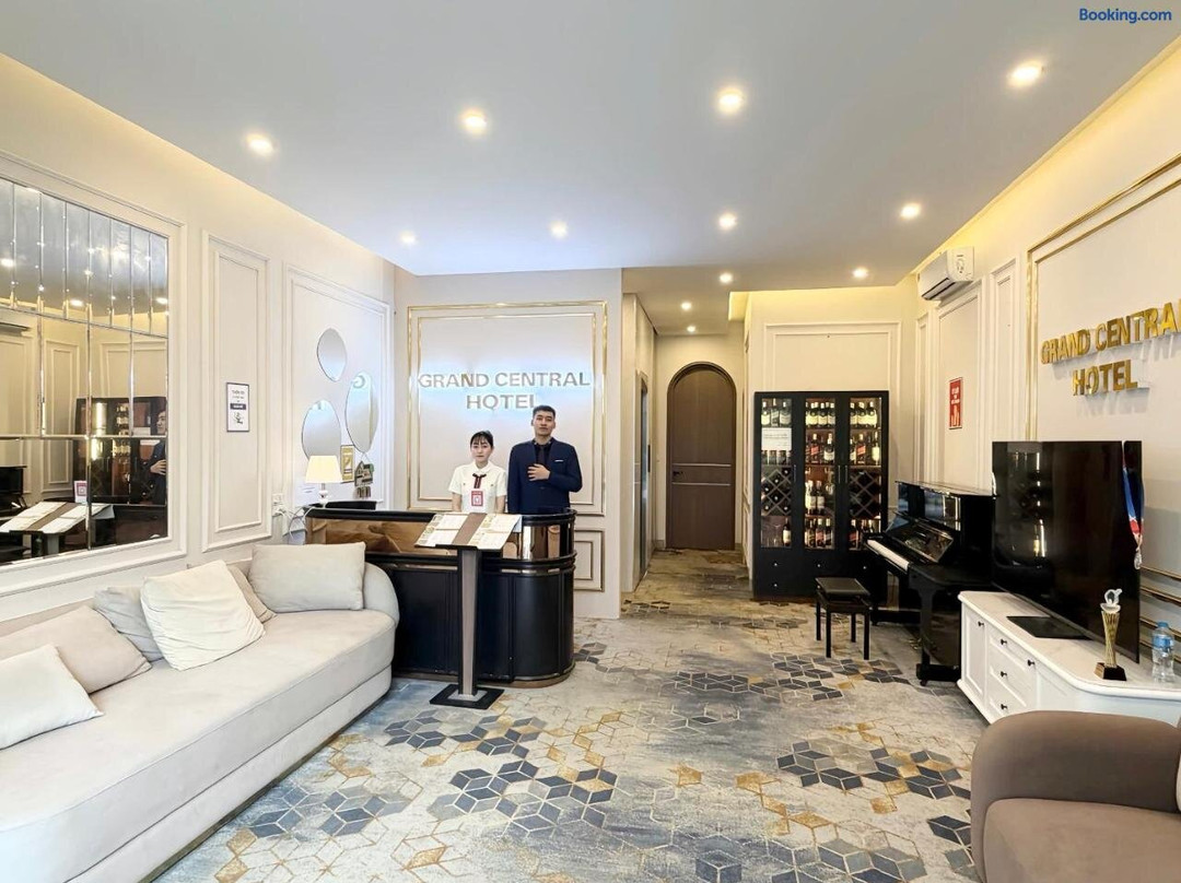 Grand Central Hotel - Vinhomes Ocean Park 3