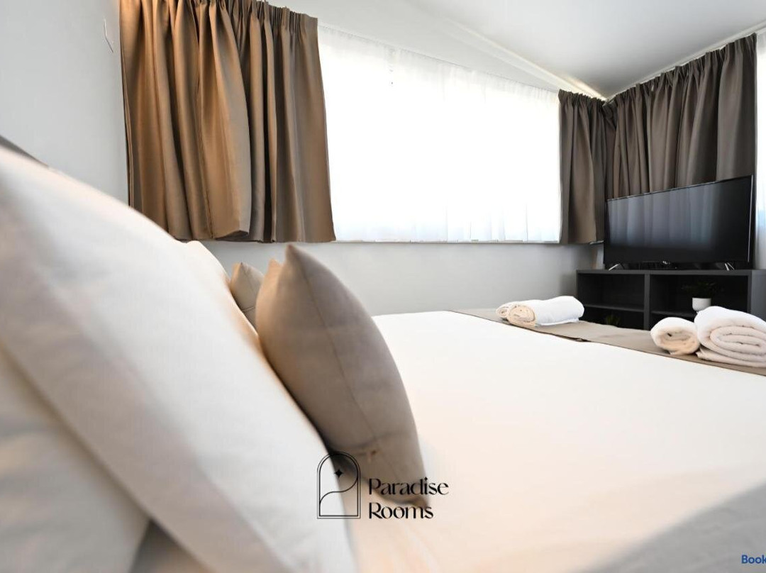 Hotel Paradise Rooms