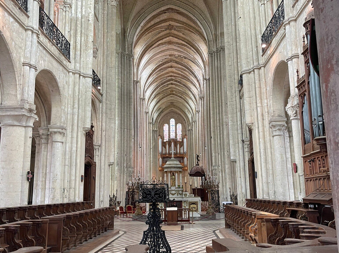 Noyon Cathedral and Library-Noyon必去景点